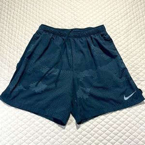 NIKE Running Shorts Mens L. Black with Gray Graphics. Side Pockets. No Liner